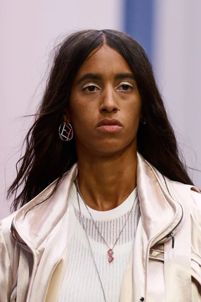 Look 180